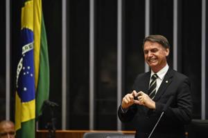 Vanessa Grazziotin: Suspeita de superfaturamento: denúncia aponta que Bolsonaro compra base no Congresso