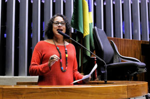 #114 “Federação partidária com PSB ainda não está descartada”, diz líder do PCdoB, Luciana Santos