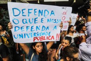 #468 Central do Brasil: Por que querem cobrar mensalidade nas universidades públicas?