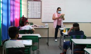 Uso de máscaras deve ser retomado nas escolas? Programa Bem Viver traz avaliação sobre o tema