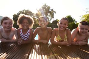 Férias e verão: como garantir a diversão para as crianças e evitar prejuízos à saúde